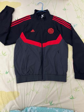 Chaqueta River Plate Adidas Negra y Roja