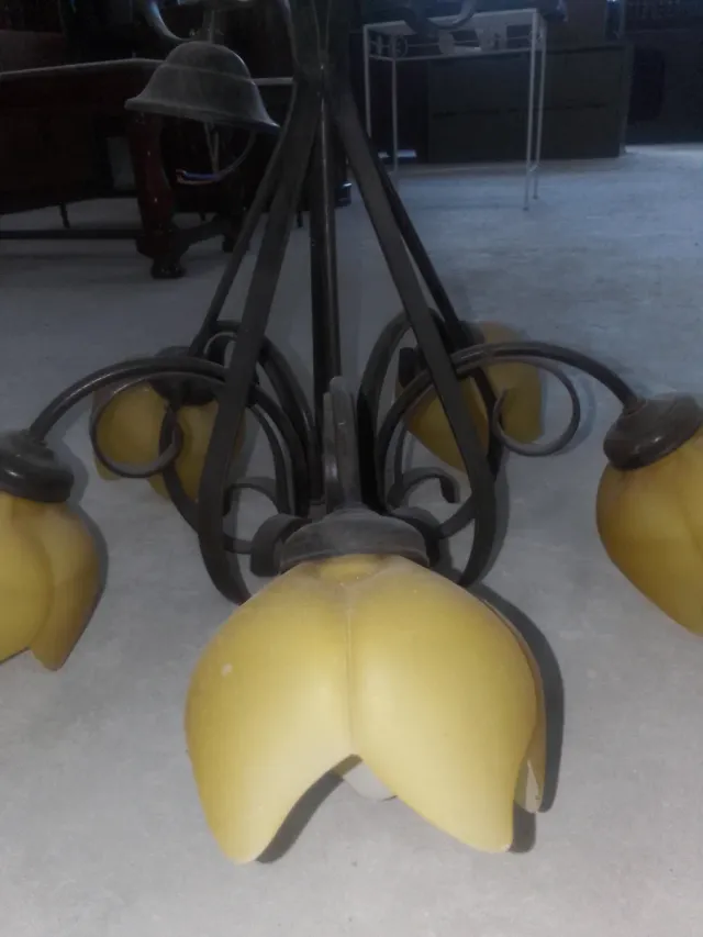 Lámpara de hierro y cristal