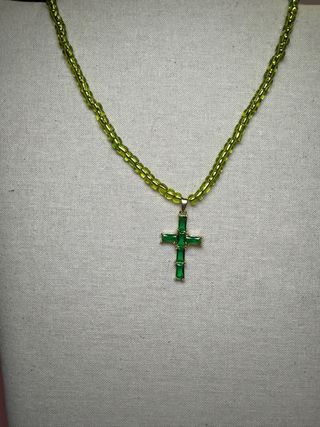 Collar Cruz Verde y Dorado