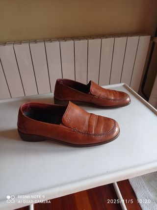 Zapatos de piel marrones