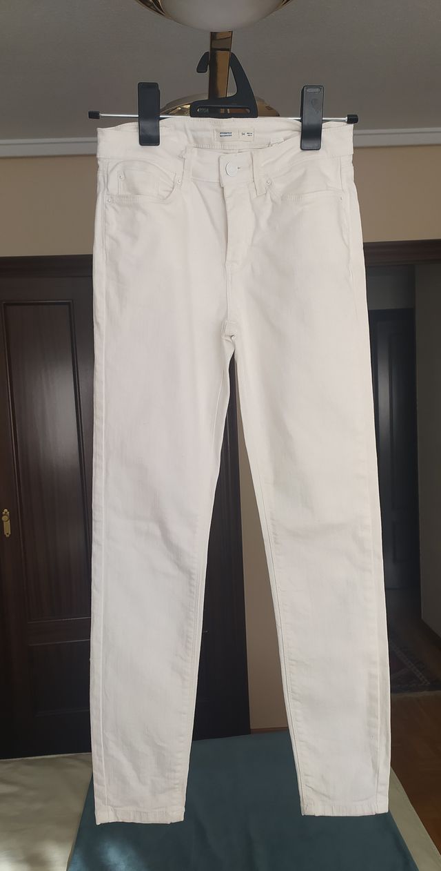 (PERFECTO) PANTALÓN VAQUERO EN BLANCO