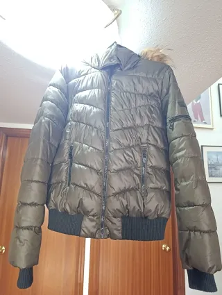 Cazadora acolchada verde militar