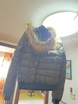 Cazadora acolchada verde militar