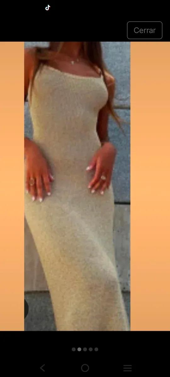 Vestido dorado con cordones