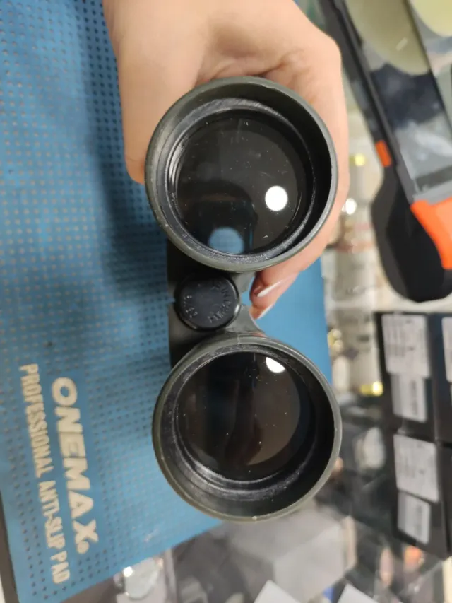 Binoculares de camuflaje con correa