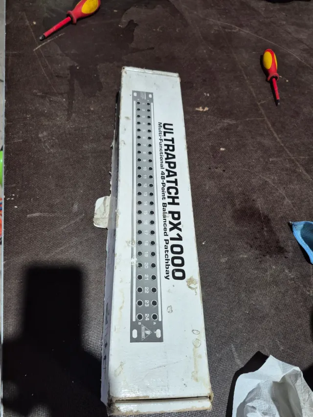 Behringer Ultrapatch PX1000 Patchbay