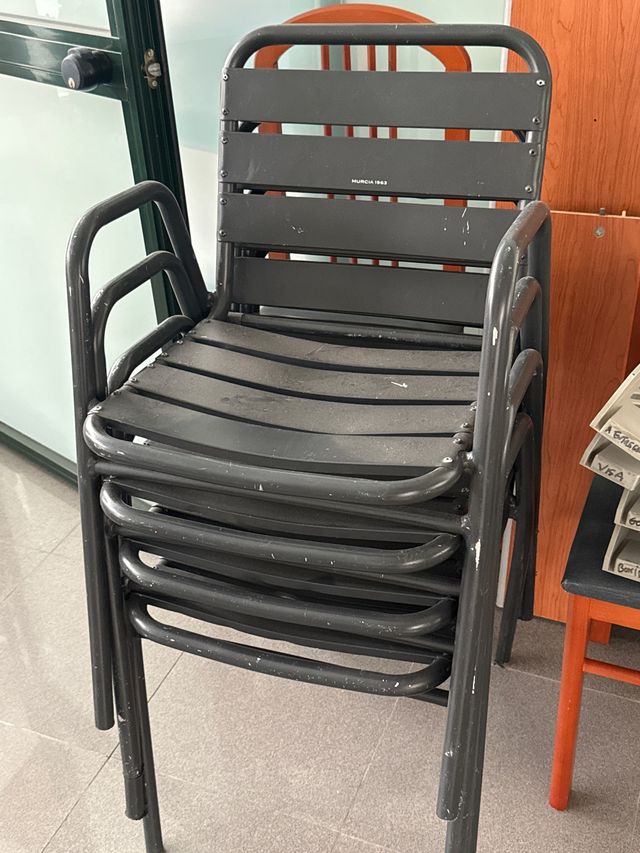 Sillas de bar apilables negras