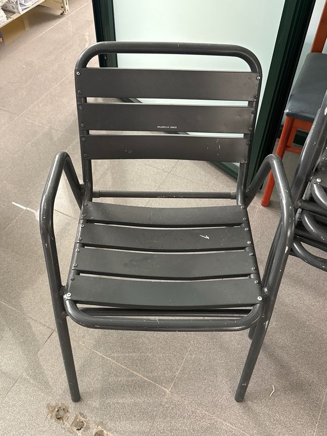 Sillas de bar apilables negras