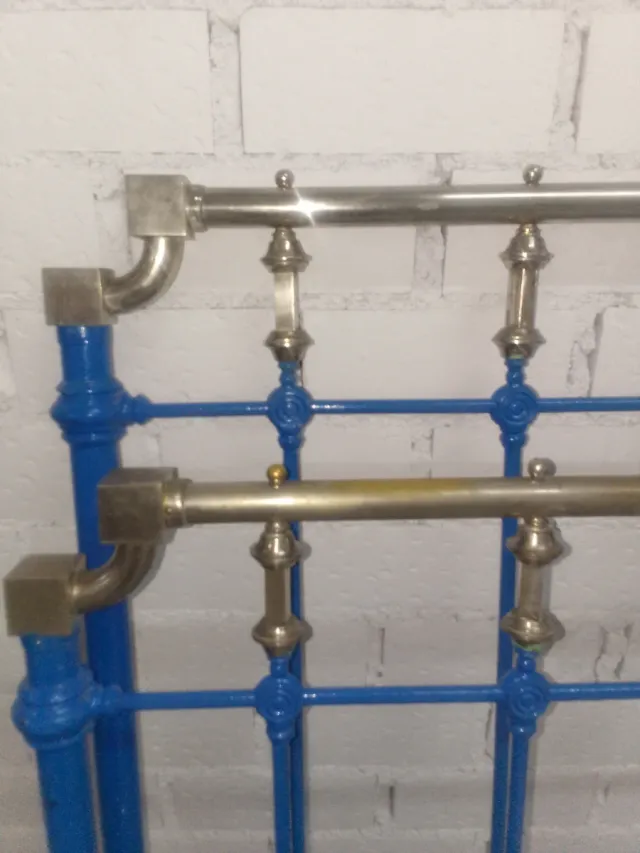 Cama de hierro antigua 1.35