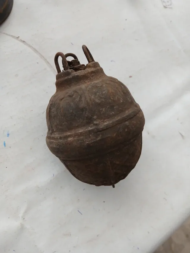 Antico contrappeso lampadario in ferro forgiato