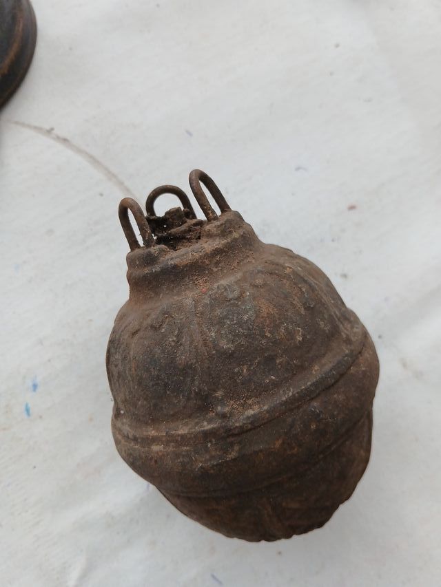 Antico contrappeso lampadario in ferro forgiato