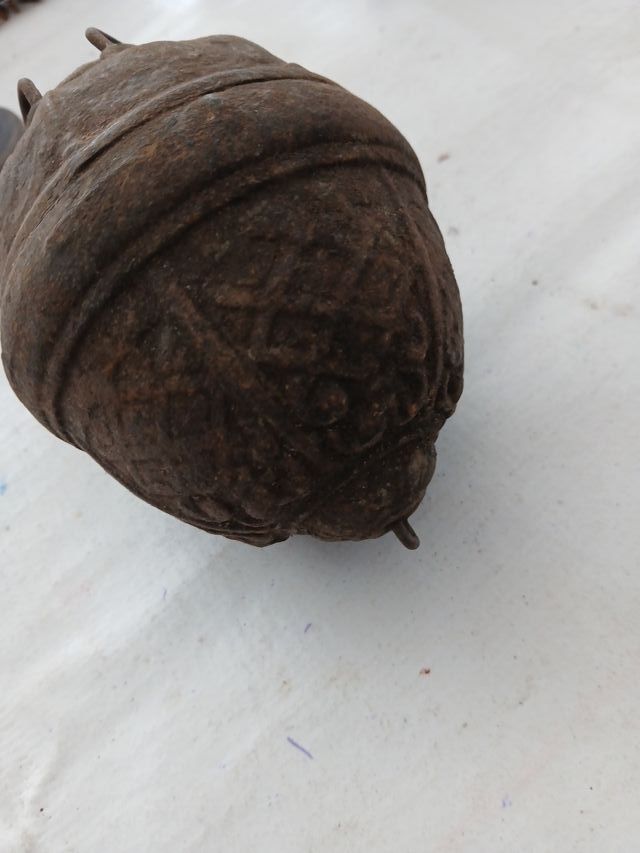 Antico contrappeso lampadario in ferro forgiato