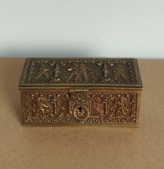 Antiguo Joyero de Bronce