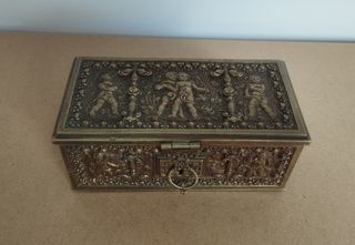 Antiguo Joyero de Bronce