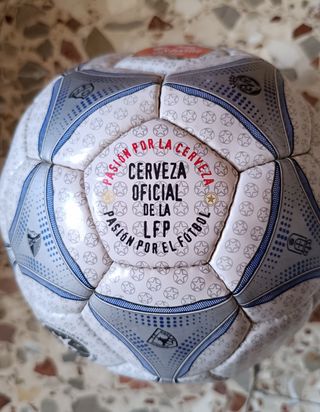 Balón de fútbol vintage Estrella Damm