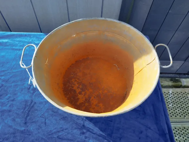 Secchio antico in zinco