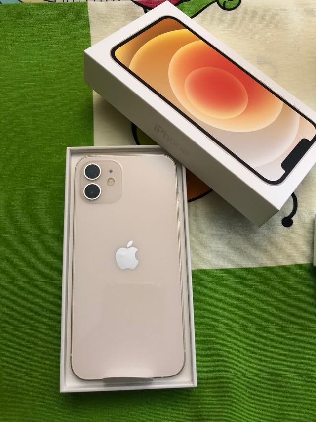 iPhone 12 + AirPods 3