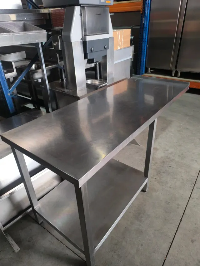 Mesa de acero inoxidable