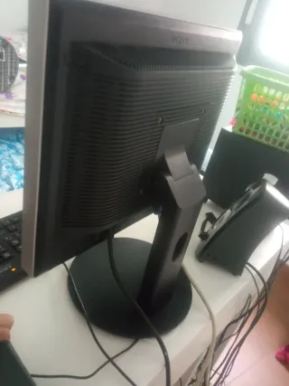 Pantalla PC Sobremesa Negra funcionando perfectame