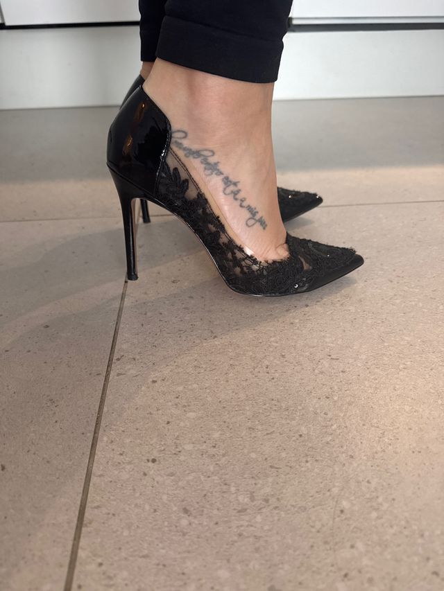 Zapatos de tacón negros encaje