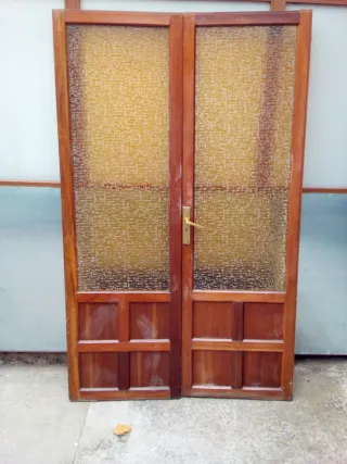 Puerta doble madera maciza sapelly