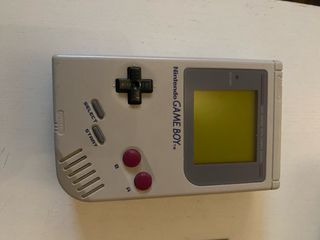 Nintendo Game Boy con Tetris e accessori