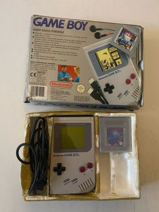 Nintendo Game Boy con Tetris e accessori