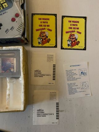 Nintendo Game Boy con Tetris e accessori