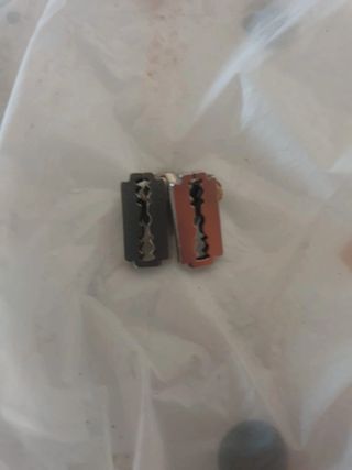 Orecchini rasoio e lettera A