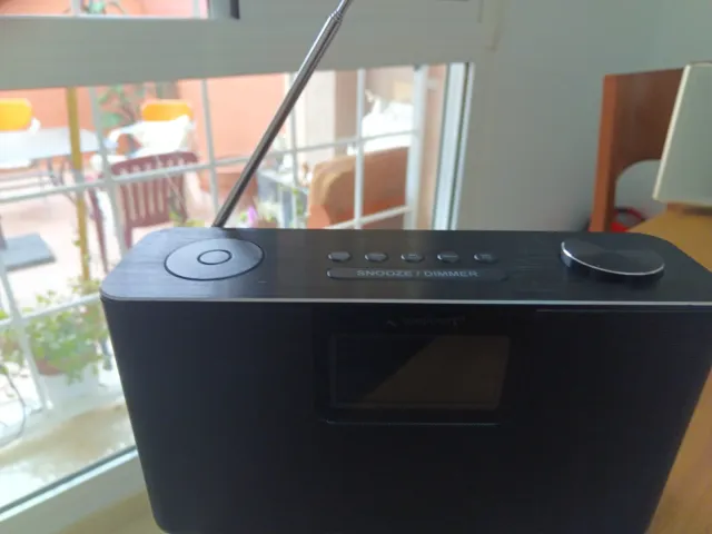 Rádio WELLCRAFT DAB (Para reparação/peças). 
