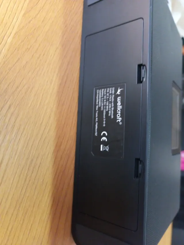 Rádio WELLCRAFT DAB (Para reparação/peças). 
