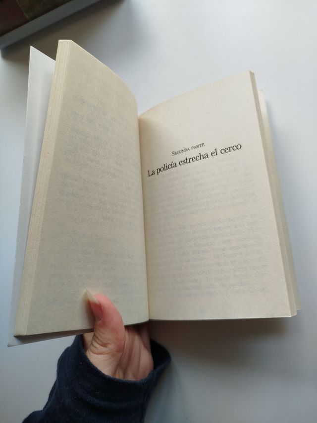 Una mujer en la oscuridad