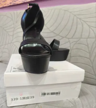 Zapatos de tacón alto negros talla 39