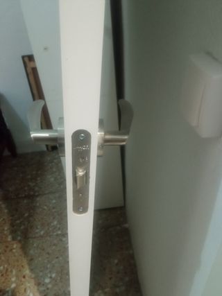 Puerta interior lacada en blanco sin marco