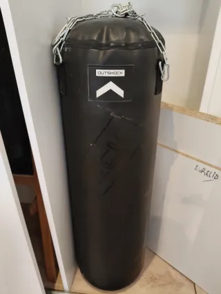 Saco de boxeo Outshock negro