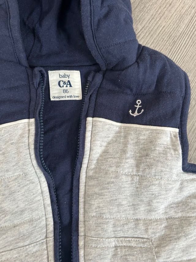 Chaleco C&A niño 86cm azul y gris