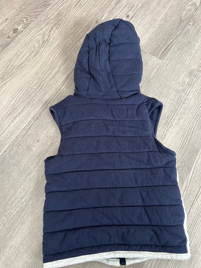 Chaleco C&A niño 86cm azul y gris