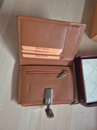 Cartera de piel nueva marca Cache