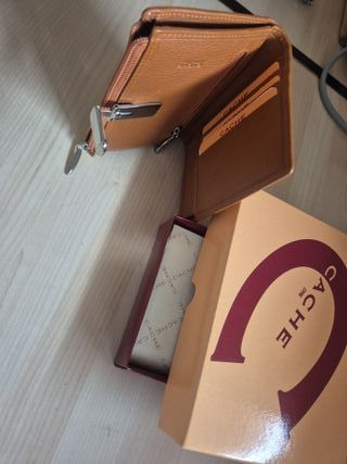 Cartera de piel nueva marca Cache