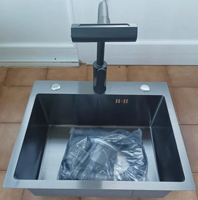 FREGADERO INOX NEGRO 50X40 Y GRIFO NUEVOS A 75 EUR