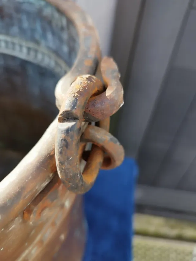 Antiguo perol de cobre grande