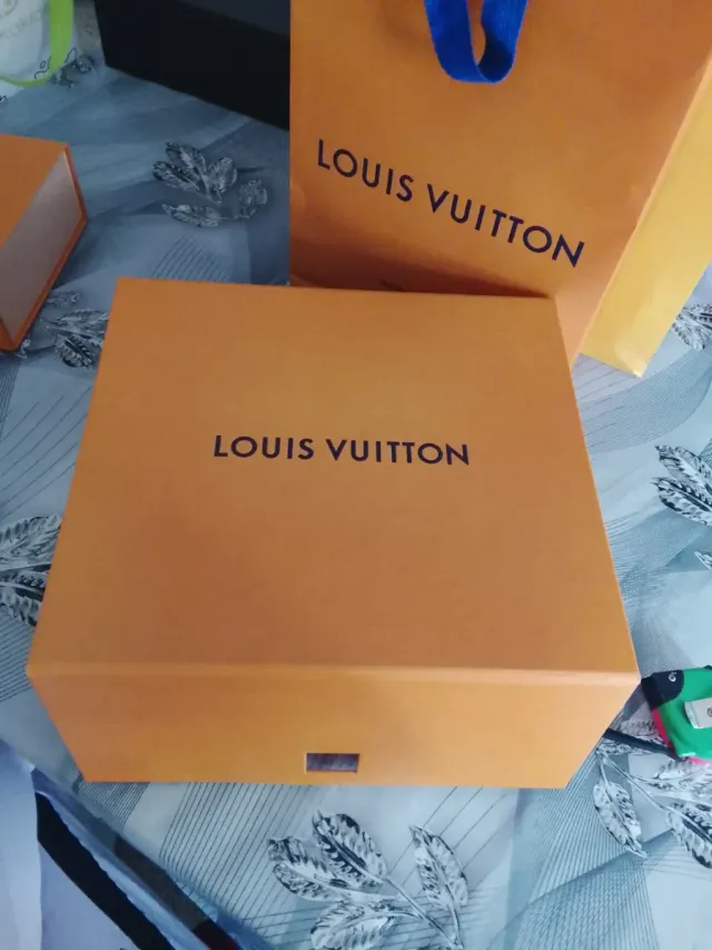 Scatola arancione Louis Vuitton
