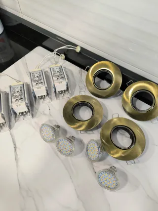 Focos LED empotrables y transformadores