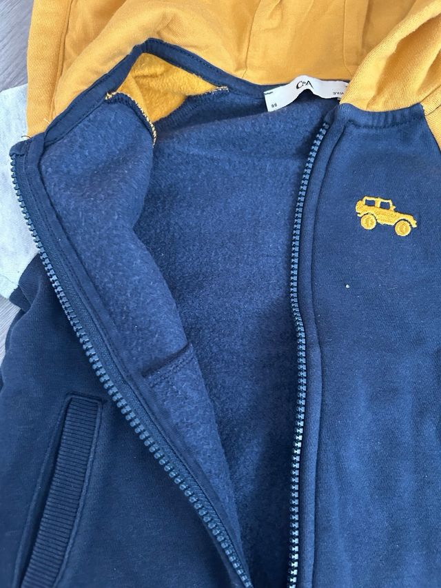 Sudadera con capucha y cremallera