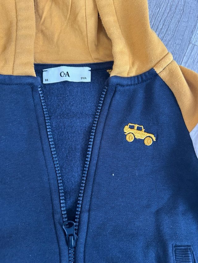 Sudadera con capucha y cremallera