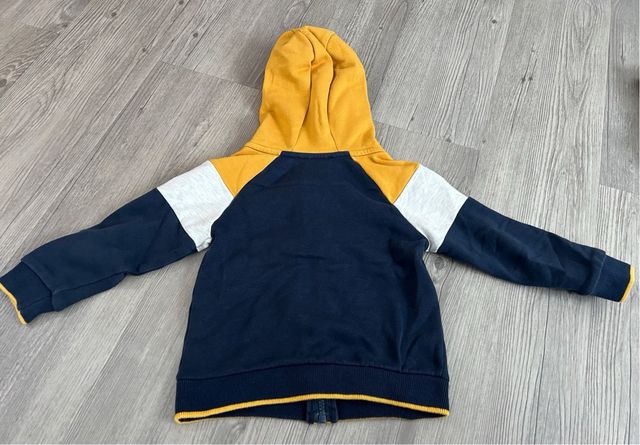 Sudadera con capucha y cremallera