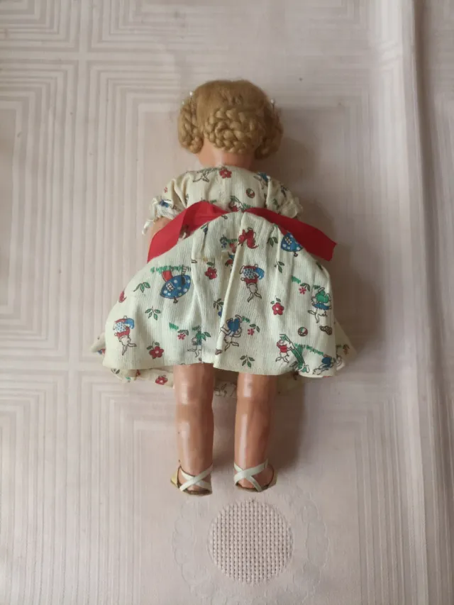 Muñeca antigua de celuloide