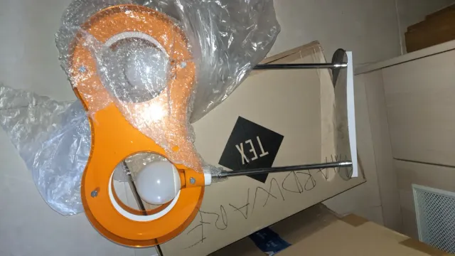 Set di lampade color arancione metallizzato.