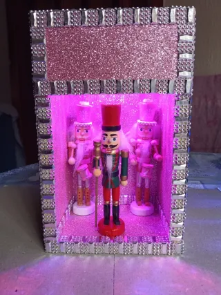 Schiaccianoci decorativo con luci