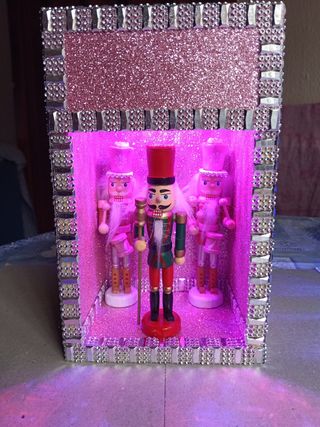 Schiaccianoci decorativo con luci